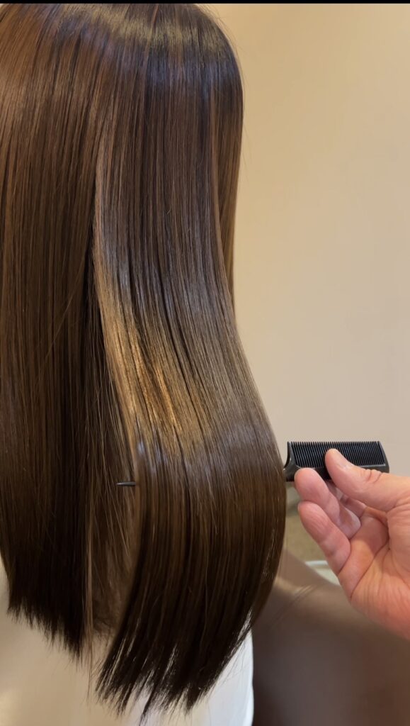 岸和田アンジュルエダの髪質改善で美髪形成とダメージ補修を行った艶髪の仕上がり