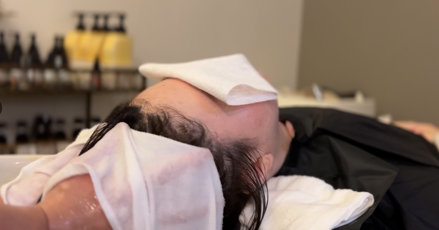 岸和田アンジュルエダのヘッドスパで行うスチームとタオルバスによる頭皮ケア施術